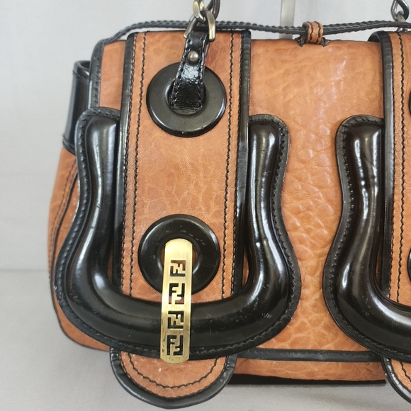 ✨️FENDI "B" Shoulder Bag - Picture 2 of 16